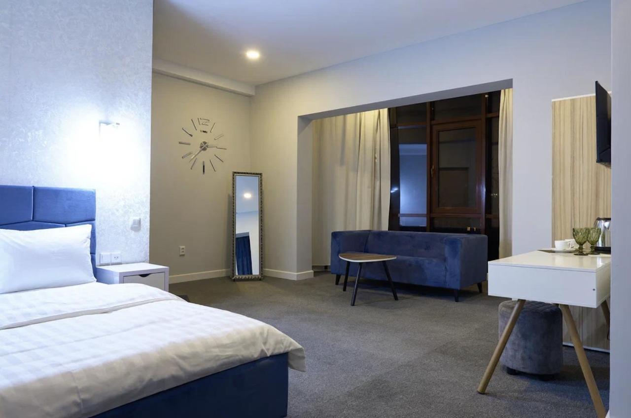 Montana Hotel Almaty Eksteriør bilde